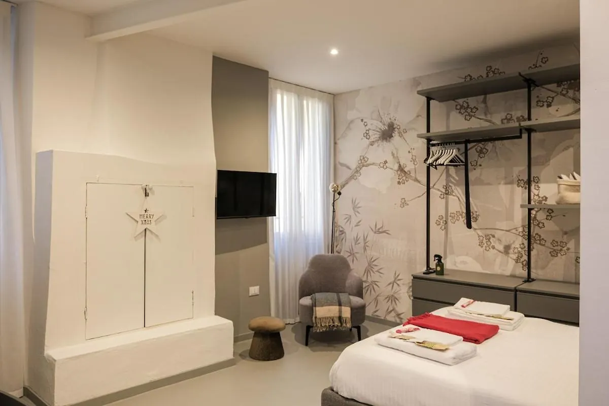Moss & Stone - 3 Min Walk To Piazza Vittoria Apartment Brescia