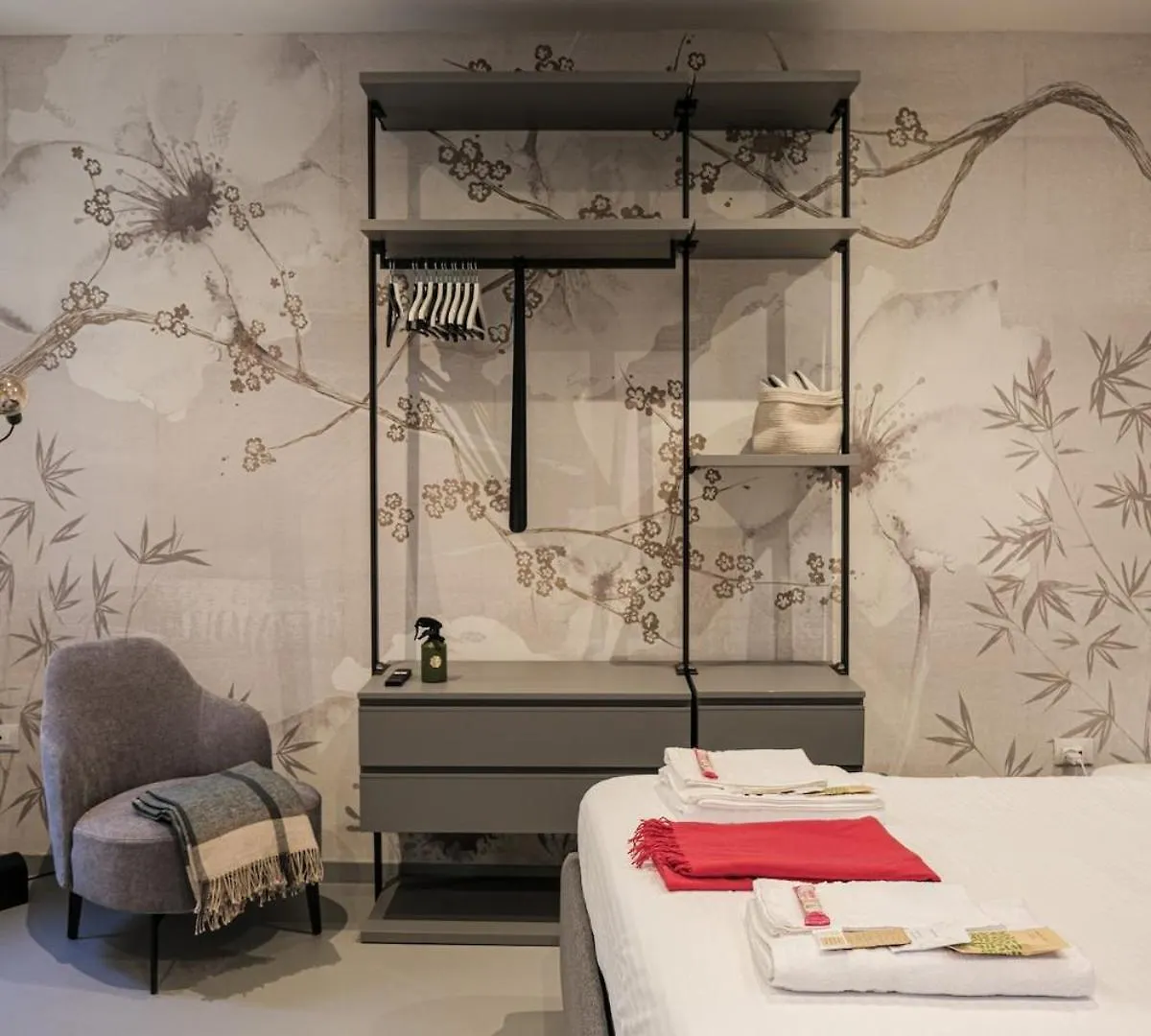Moss & Stone - 3 Min Walk To Piazza Vittoria Apartment Brescia
