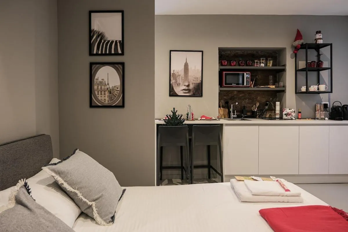 Moss & Stone - 3 Min Walk To Piazza Vittoria Apartment Brescia Italy