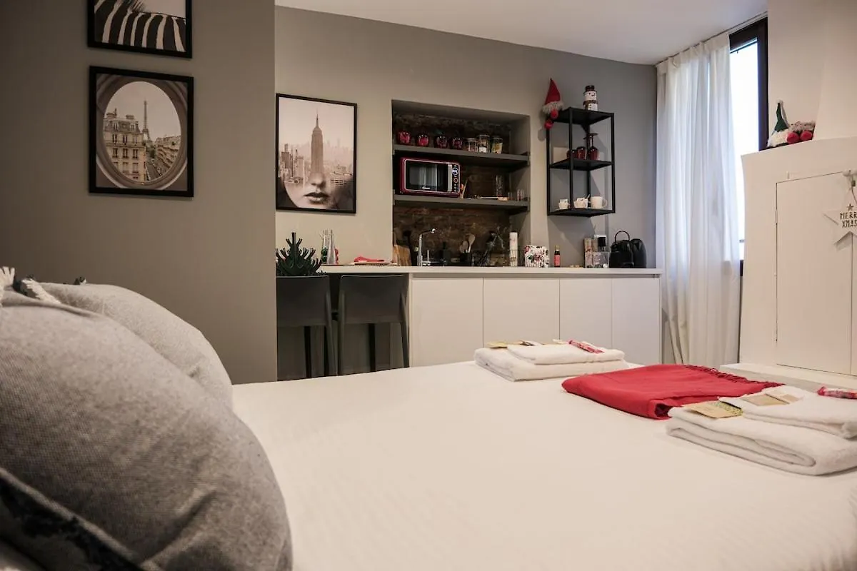 Moss & Stone - 3 Min Walk To Piazza Vittoria 0*, Brescia İtalya